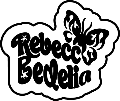 Accueil → Page d’accueil de Rebecca Bedelia, graphiste et illustratrice basée à Saint-Nolff : illustrations, créations originales, univers féministe et artistique.

Boutique / Produits → Boutique en ligne Rebecca Bedelia : affiches, cartes postales, stickers et créations artistiques originales, conçues depuis Saint-Nolff.

À propos / Mon univers → À propos de Rebecca Bedelia, graphiste et illustratrice installée à Saint-Nolff : inspirations, parcours et démarche artistique.

Collaborations / Projets → Projets et collaborations artistiques de Rebecca Bedelia, éditions collectives et affiches uniques, créées entre Saint-Nolff et la Bretagne.

Contact → Contactez Rebecca Bedelia à Saint-Nolff pour vos projets graphiques, commandes personnalisées ou collaborations artistiques.